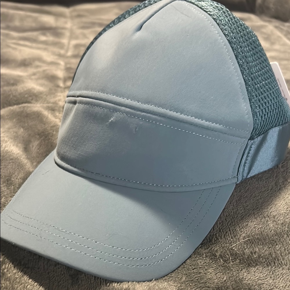 Lululemon Dash and Splash Cap nwt READ DESCRIPTION